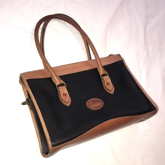 ❗️SOLD❗️Dooney and Bourke Black/Tan Leather Shoulder Carry Bag Purse - Picture 4 of 8